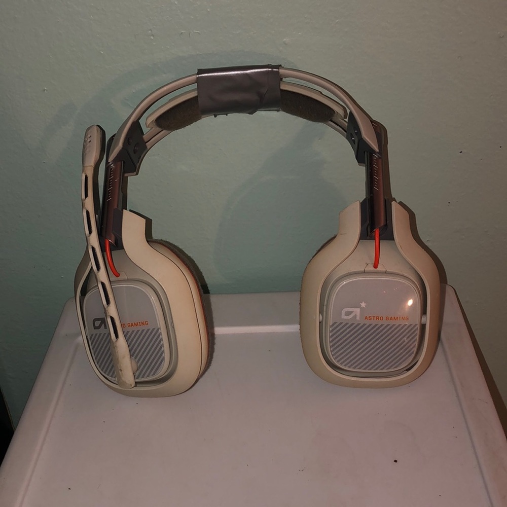 Astro a40